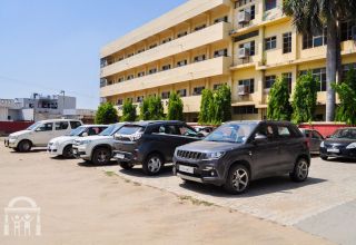 parking-lot-cars-guru-nanak-mission-hospital-dhahan-kaleran-watermark