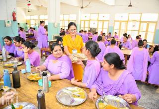 serving-bread-nursing-students-mess-hall-watermark