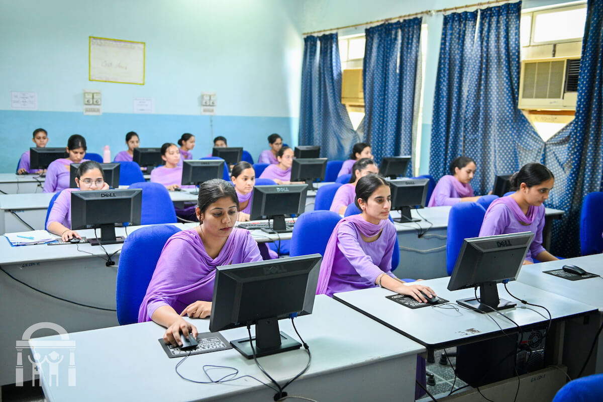 Guru Nanak College of Nursing in Dhahan Kaleran Computer Lab with students working